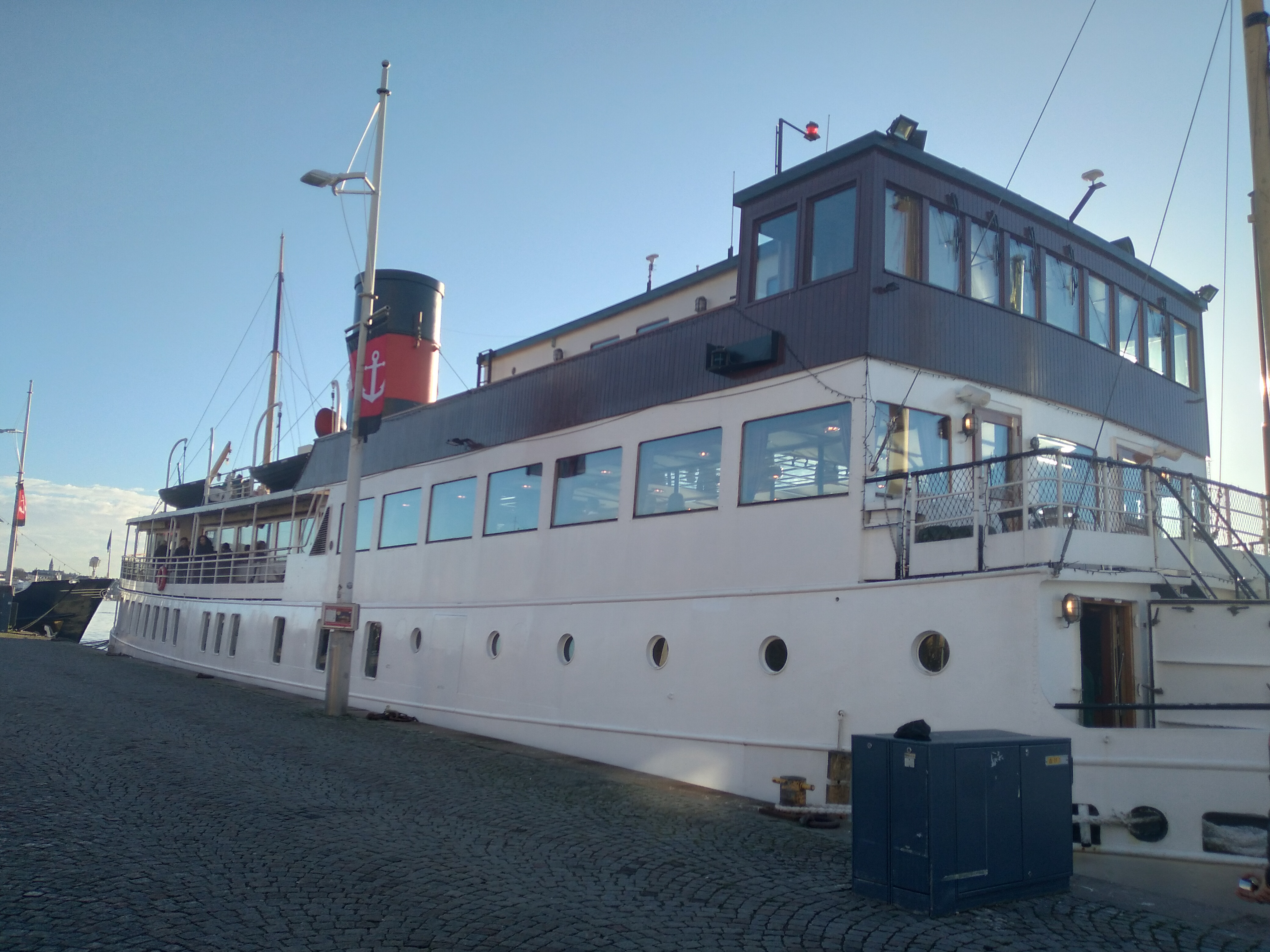 vaxholm tour boat